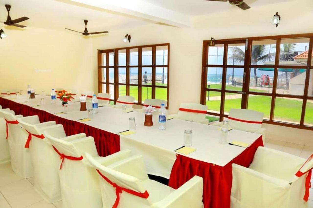 Seaface Beach Resort Kovalam Exteriör bild