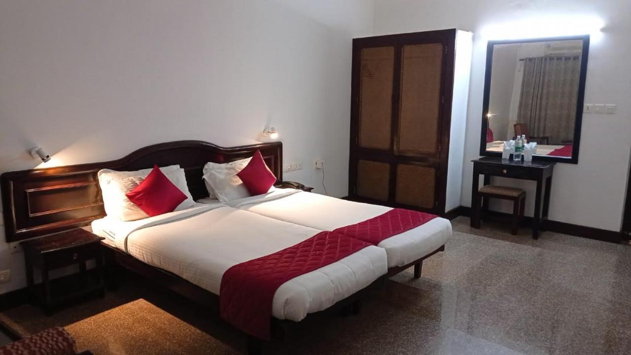 Seaface Beach Resort Kovalam Rum bild